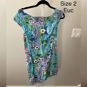 Lilly Pulitzer size 2 dress floral
Excellent used condition!